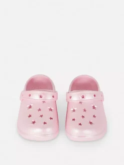 Połyskujące chodaki z gwiazdami