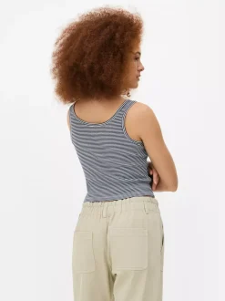 Prążkowana koszulka bez rękawów typu henley