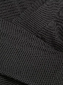 Prążkowana piżama ze ściągaczami