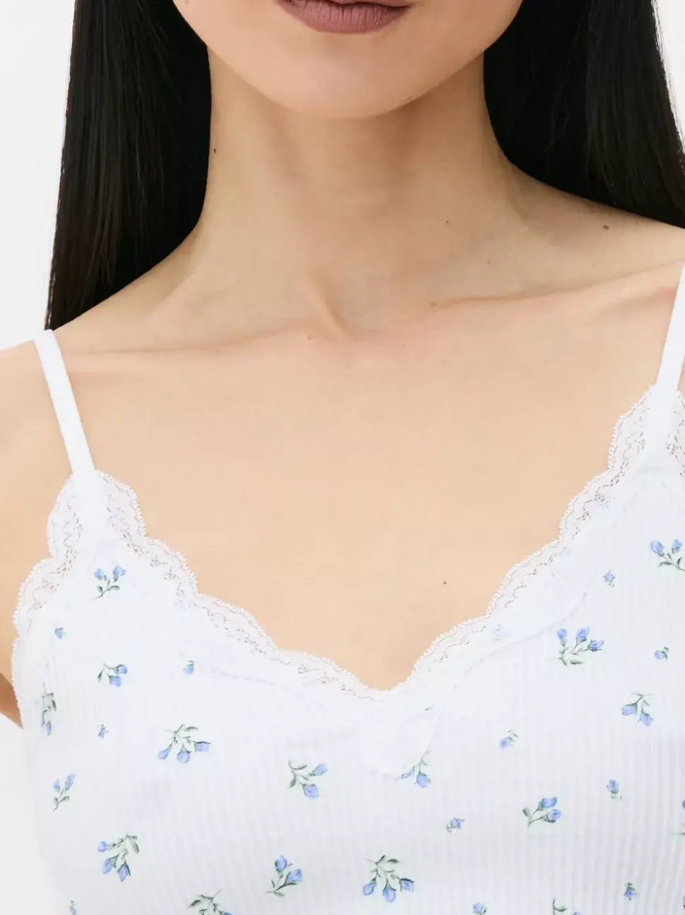 Prążkowany top na ramiączkach z koronką