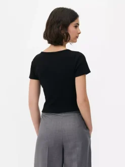 Prążkowany T-shirt typu henley