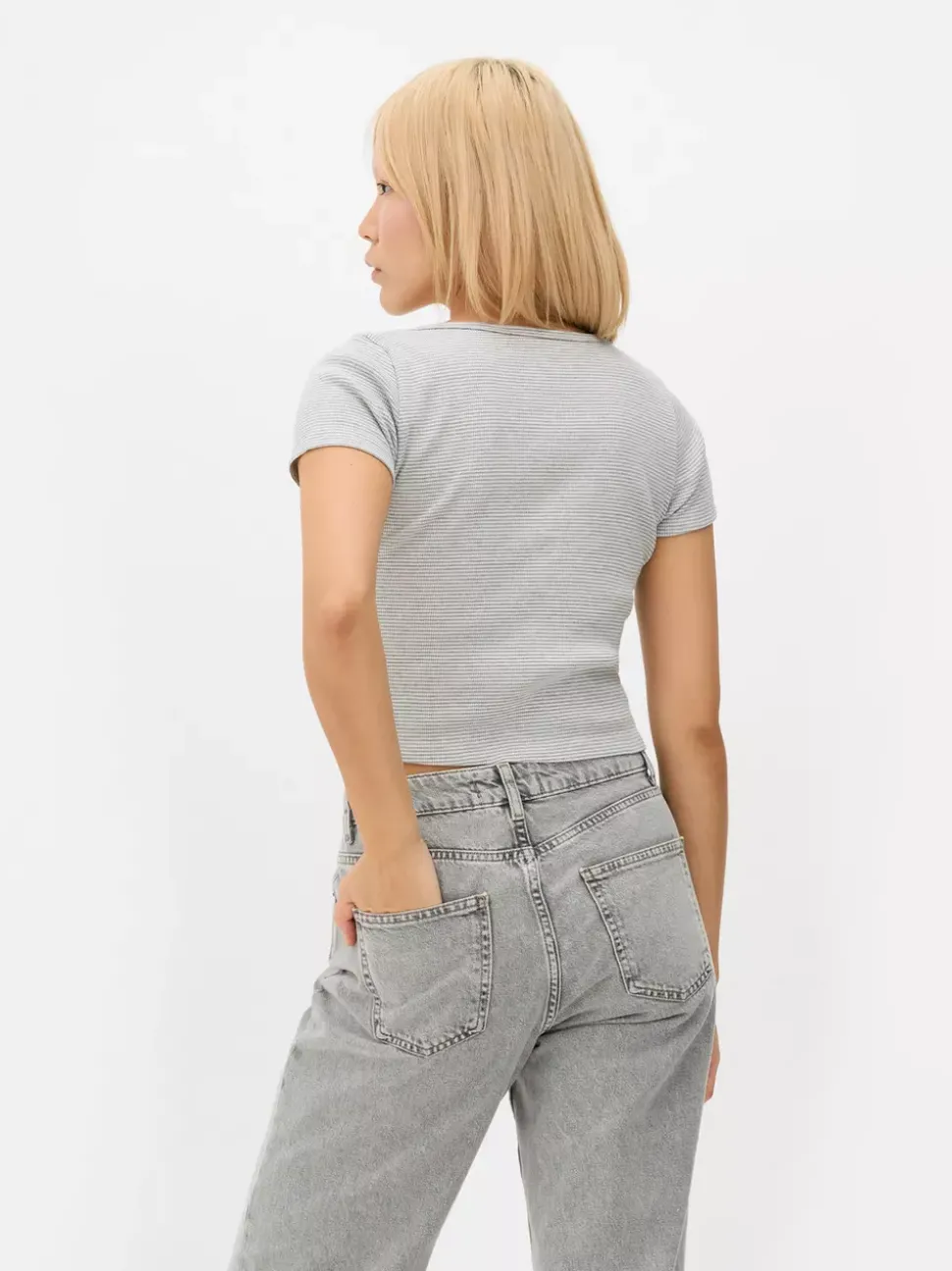 Prążkowany T-shirt typu henley