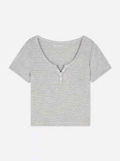 Prążkowany T-shirt typu henley