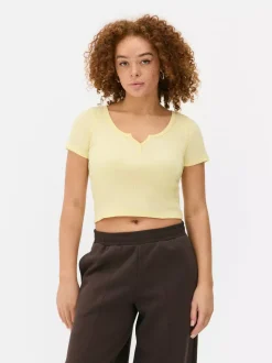 Prążkowany T-shirt typu henley