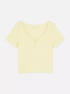 Prążkowany T-shirt typu henley