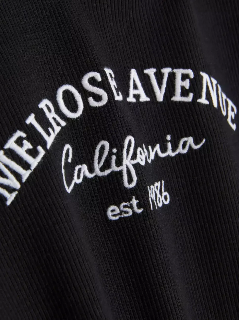 Prążkowany T-shirt z krótkim rękawem