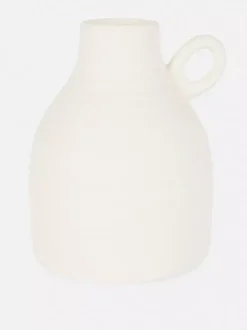 Prążkowany wazon w kształcie dzbanka