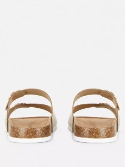 Profilowane sandały z podwójnym paskiem