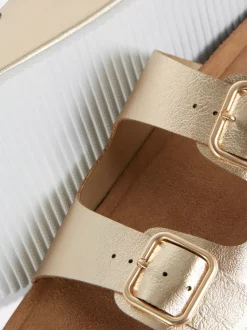 Profilowane sandały z podwójnym paskiem