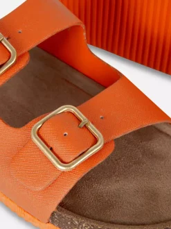 Profilowane sandały z podwójnym paskiem