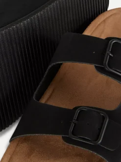 Profilowane sandały z podwójnym paskiem