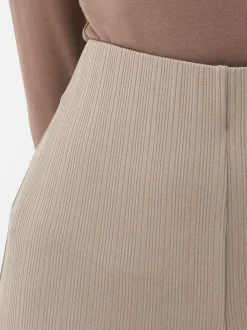 Proste legginsy w prążki z marszczeniami