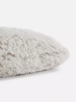 Puszysta podłużna poduszka