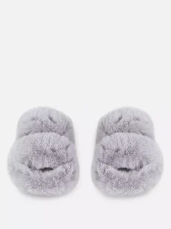 Puszyste kapcie z dwoma paskami