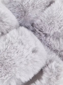 Puszyste kapcie z dwoma paskami