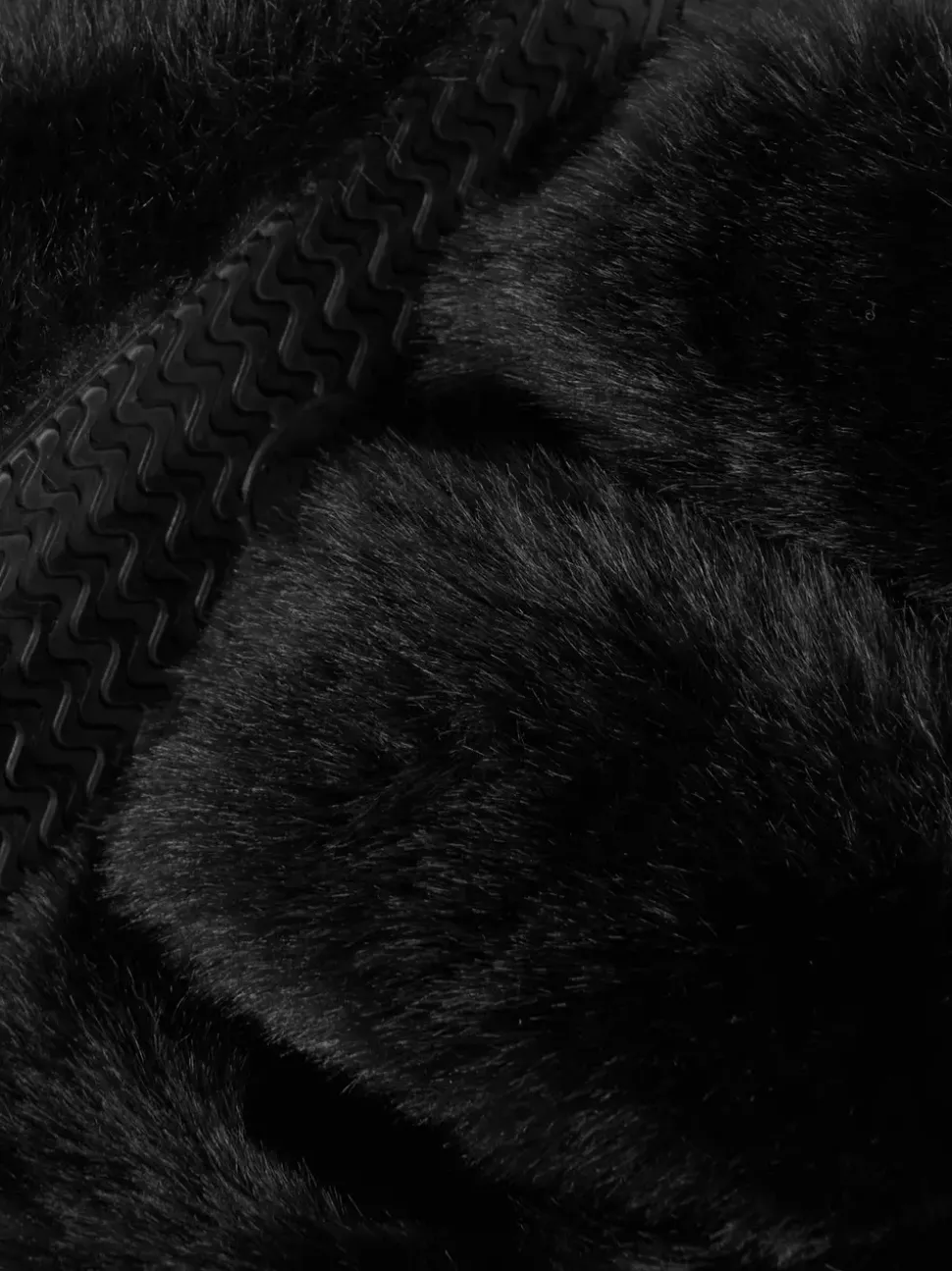 Puszyste kapcie z dwoma paskami