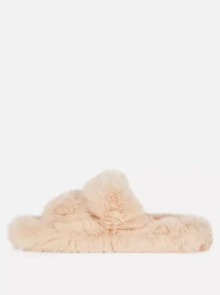 Puszyste kapcie z dwoma paskami