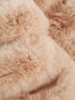 Puszyste kapcie z dwoma paskami