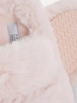 Puszyste kapcie z dwoma paskami