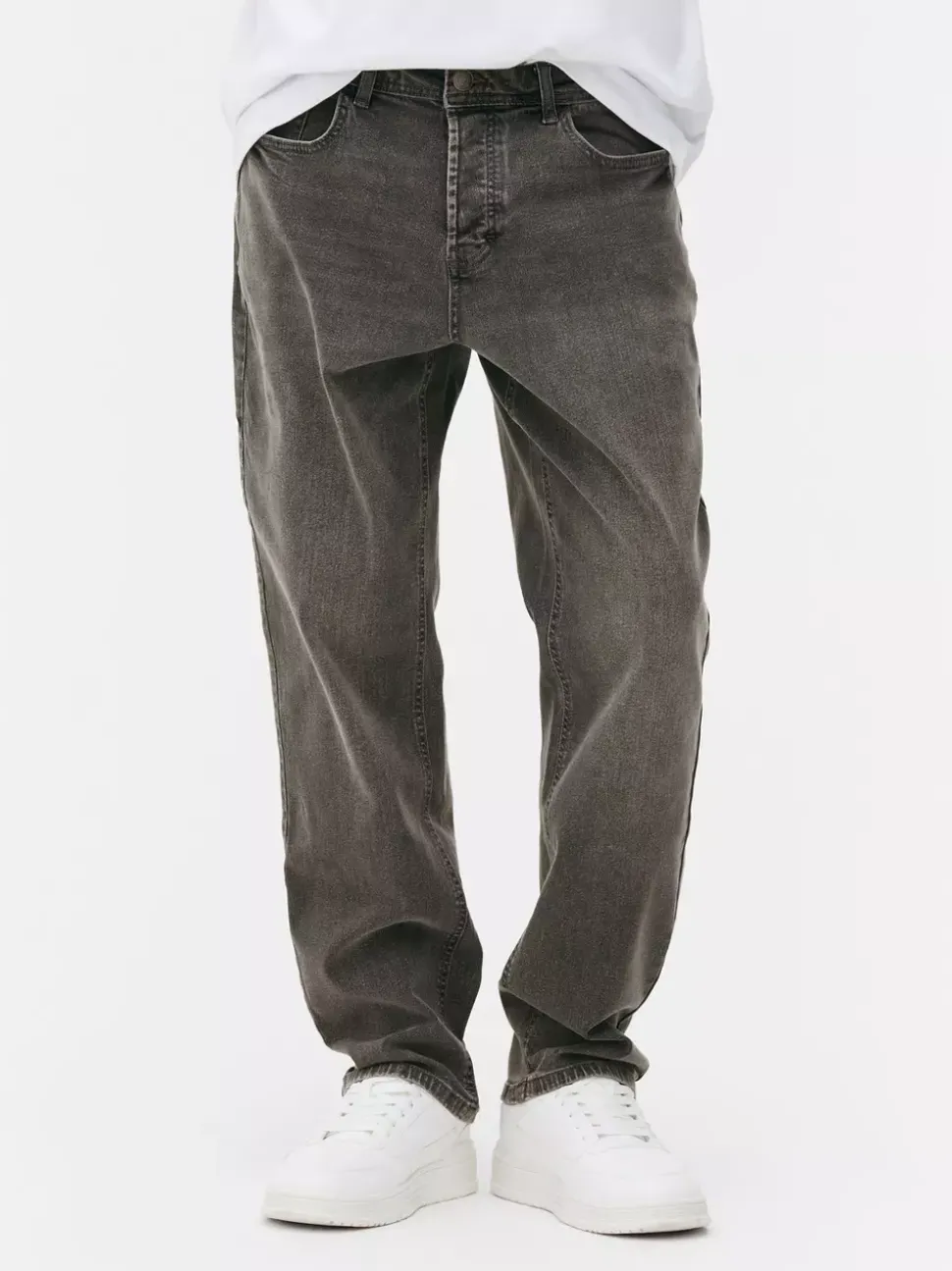 Rozciągliwe jeansy o prostym kroju