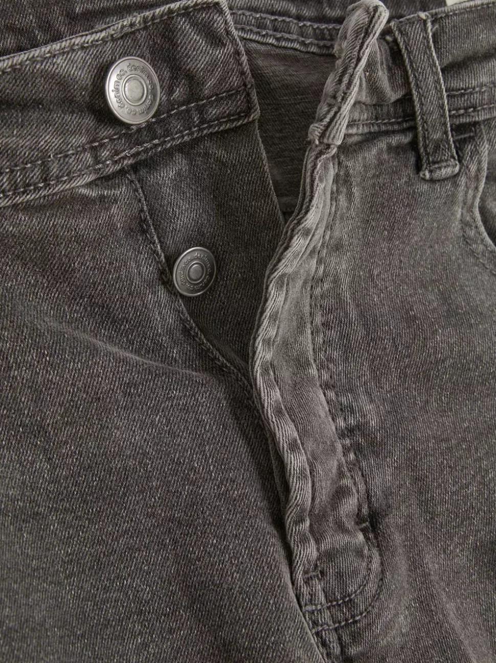 Rozciągliwe jeansy o prostym kroju