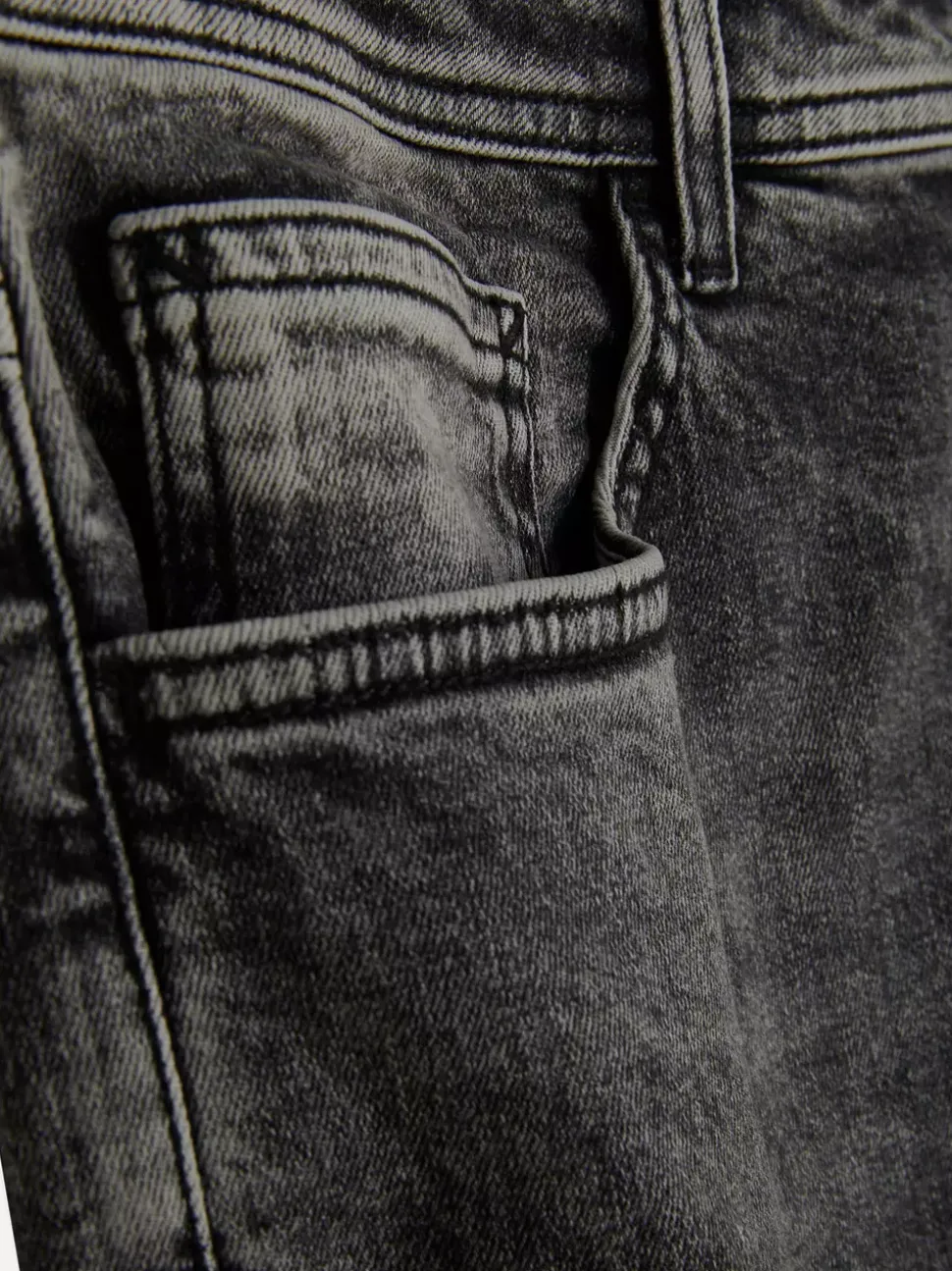 Rozciągliwe jeansy z wąskimi nogawkami