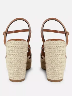 Sandały na koturnie z paskami Paula Echevarría