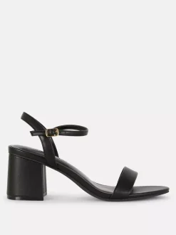 Sandały na obcasie klockowym