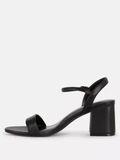 Sandały na obcasie klockowym