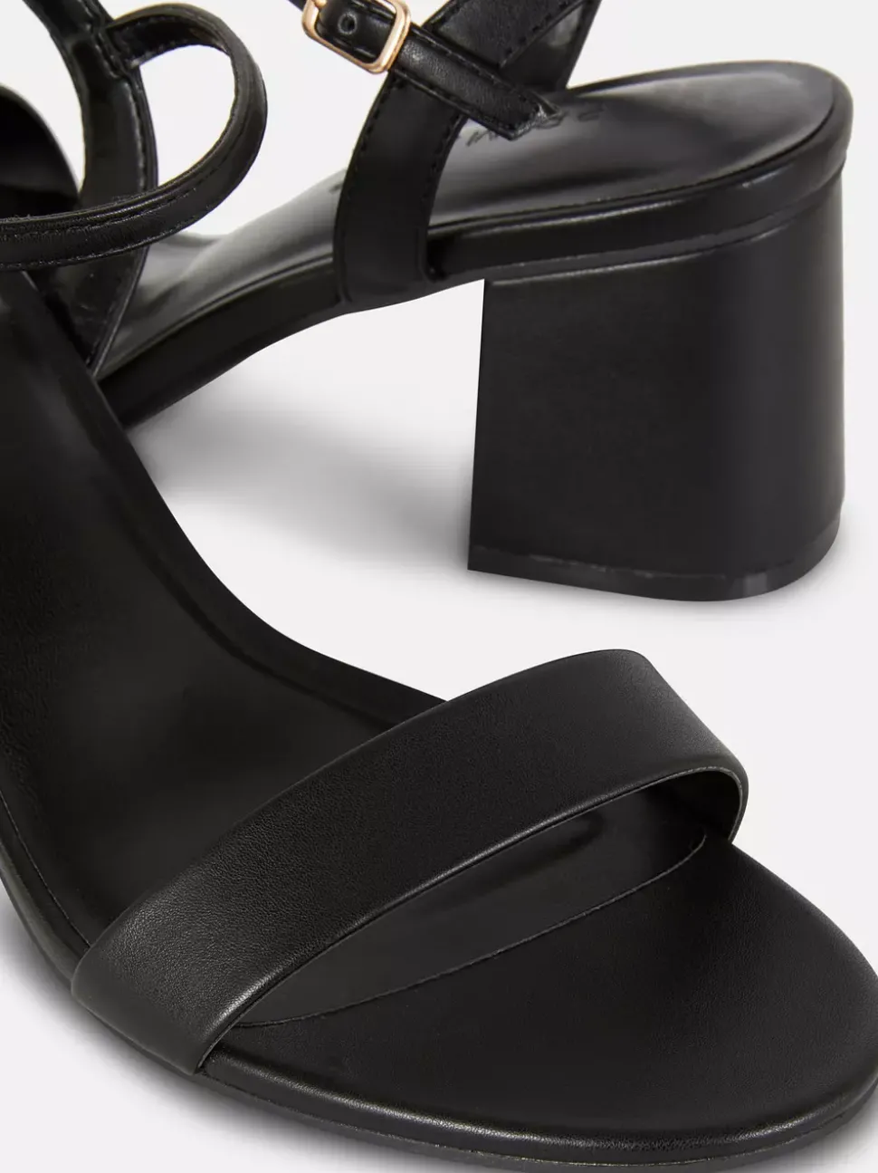 Sandały na obcasie klockowym