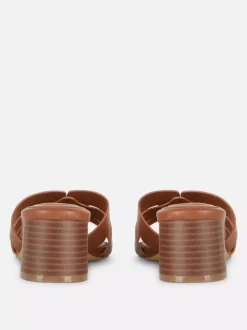 Sandały na obcasie z plecionym paskiem