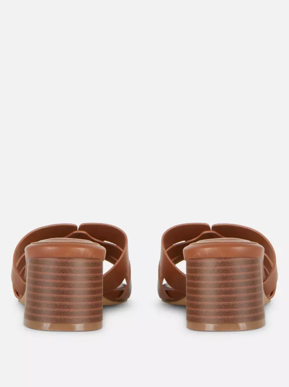 Sandały na obcasie z plecionym paskiem