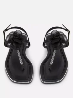 Sandały o szerokim fasonie ze zdobieniami i kwiatem