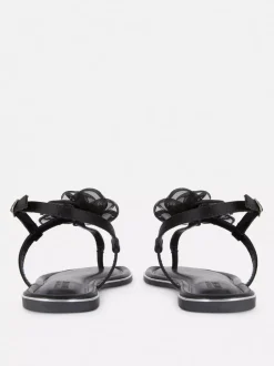 Sandały o szerokim fasonie ze zdobieniami i kwiatem