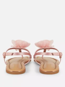 Sandały o szerokim fasonie ze zdobieniami i kwiatem