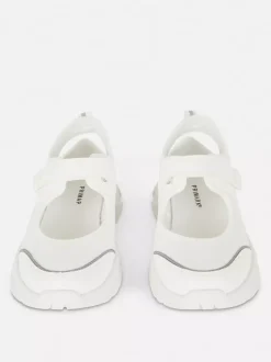 Sandały typu Mary Jane na płaskiej platformie