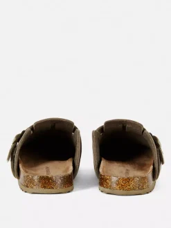 Sandały typu mule z klamrą