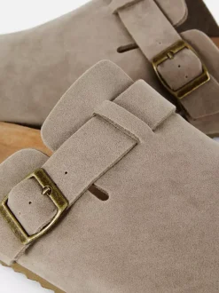 Sandały typu mule z klamrą