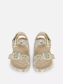 Sandały w kwiaty z dwiema klamrami