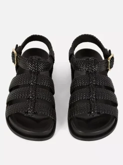 Sandały z ozdobnymi paskami z plecioną fakturą