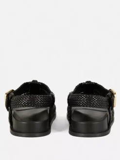 Sandały z ozdobnymi paskami z plecioną fakturą