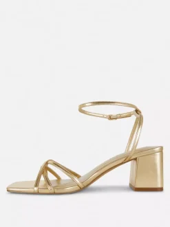 Sandały z paskami na krzyż na klockowym obcasie