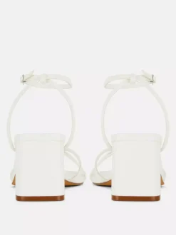 Sandały z paskami na krzyż na klockowym obcasie
