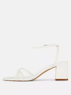 Sandały z paskami na krzyż na klockowym obcasie