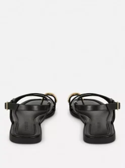 Sandały z paskiem i pętelką na palec