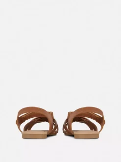 Sandały z plecionymi paskami na krzyż