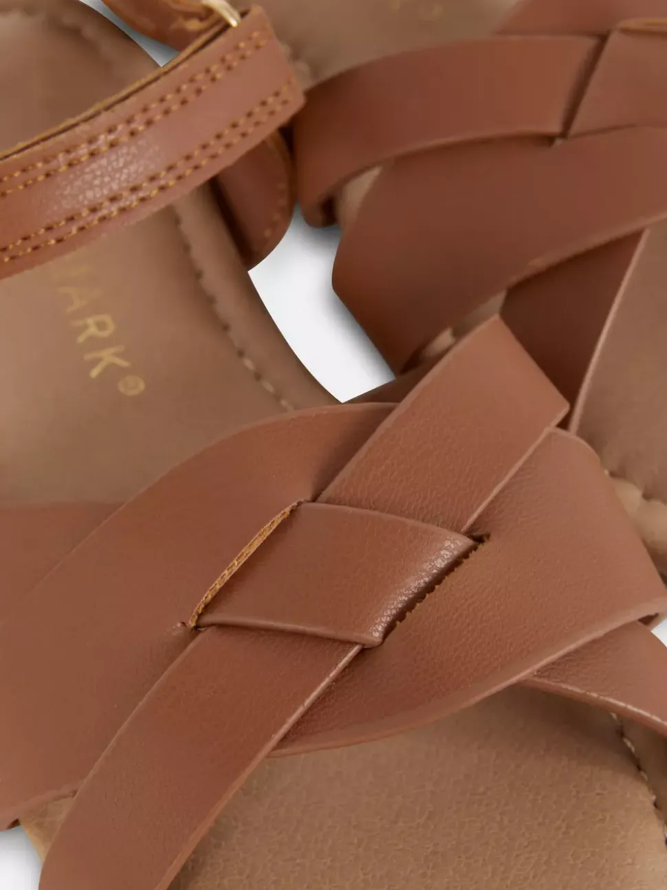 Sandały z plecionymi paskami na krzyż