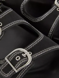 Sandały z podwójnym paskiem Paula Echevarría