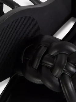 Sandały z tkanym paskiem