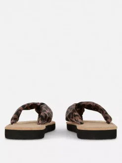 Sandały-japonki na płaskiej podeszwie